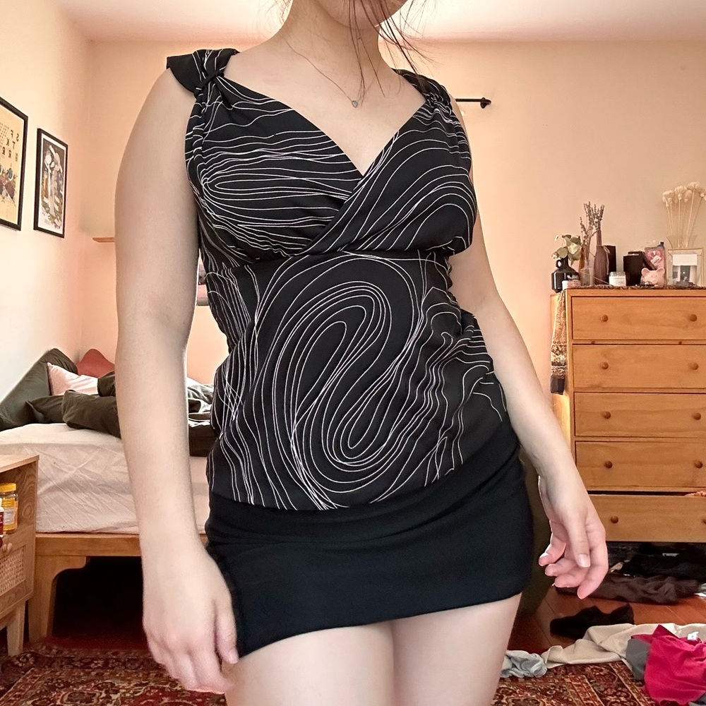 Vintage Nine West abstract top!